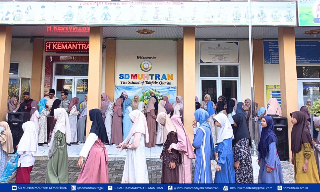 Halal Bihalal hari pertama sekolah SD Muhammadiyah Kemantran